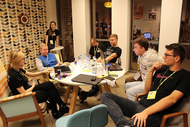 uczestnicy Hackathonu Ultra Innovation w home.pl.